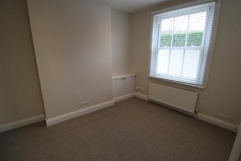 2 bedroom end of terrace house to rent, Portland Terrace, Hale Road, Farnham GU9