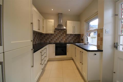2 bedroom end of terrace house to rent, Portland Terrace, Hale Road, Farnham GU9