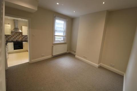 2 bedroom end of terrace house to rent, Portland Terrace, Hale Road, Farnham GU9