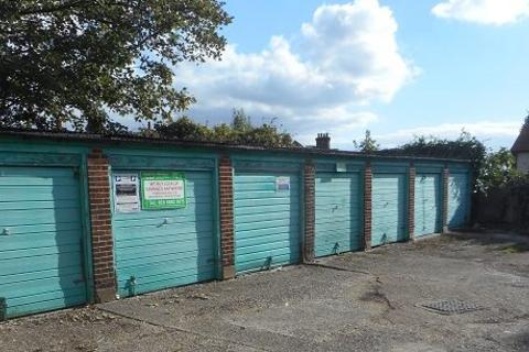 Garage to rent, Orchid Road, London N14