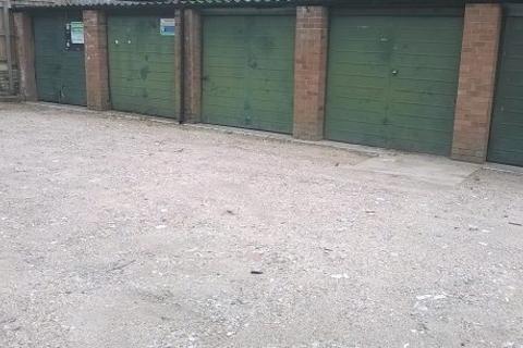 Garage to rent, The Ridgeway, Enfield EN2