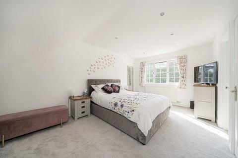 4 bedroom semi-detached house for sale, Oakington Drive, Sunbury-On-Thames TW16