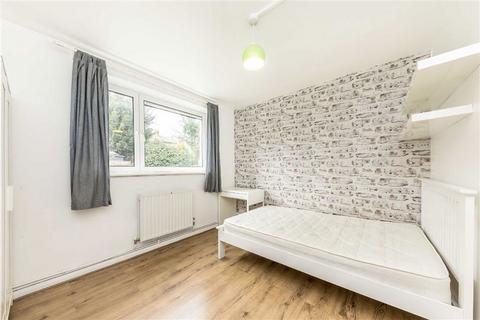 4 bedroom flat to rent, Endwell Road, London SE4