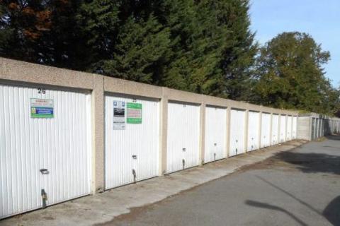 Garage to rent, Chinbrook Road, London SE12