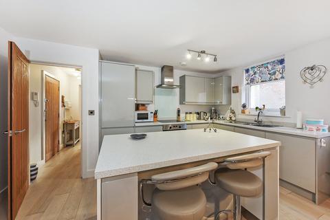 2 bedroom flat for sale, High Street, Alton, Hampshire
