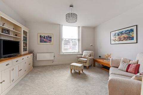 2 bedroom flat for sale, High Street, Alton, Hampshire