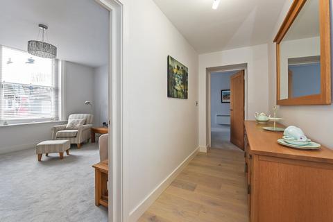 2 bedroom flat for sale, High Street, Alton, Hampshire