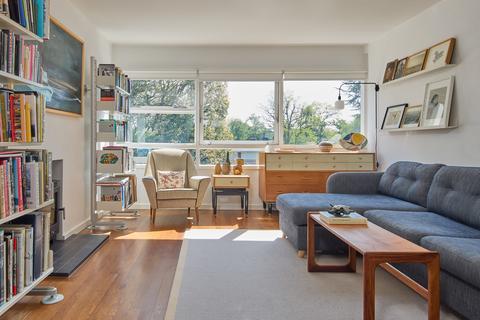 11, Herrick Court Parkleys, Richmond, TW10 5LL