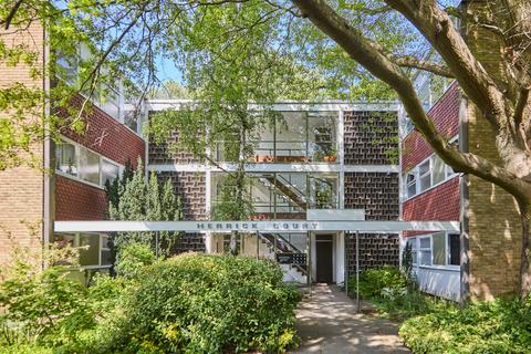11, Herrick Court Parkleys, Richmond, TW10 5LL