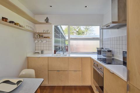 11, Herrick Court Parkleys, Richmond, TW10 5LL