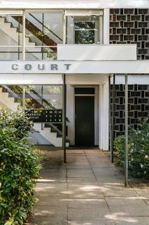 11, Herrick Court Parkleys, Richmond, TW10 5LL