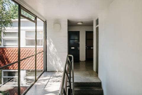 11, Herrick Court Parkleys, Richmond, TW10 5LL