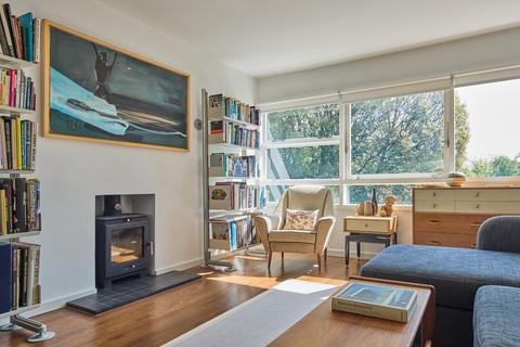 11, Herrick Court Parkleys, Richmond, TW10 5LL