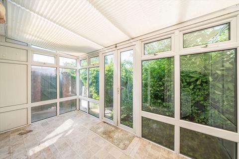 29 Hazel Close, Twickenham, TW2 7NS