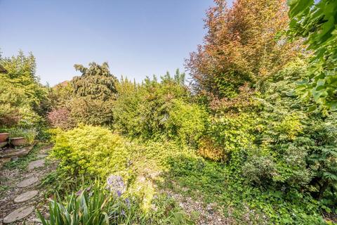 29 Hazel Close, Twickenham, TW2 7NS