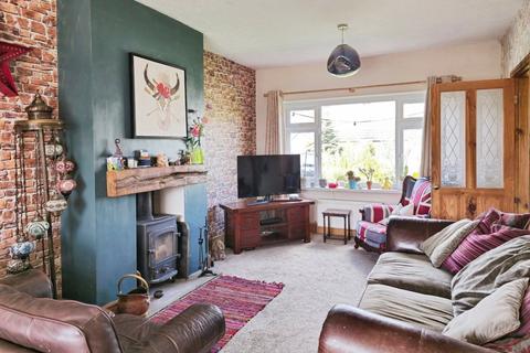 1 Hillcrest Mount, Scholes, Cleckheaton, BD19 6LZ