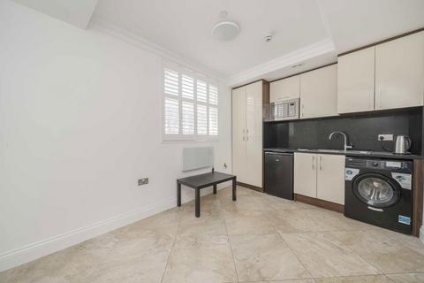 Studio to rent, High Street, London W3