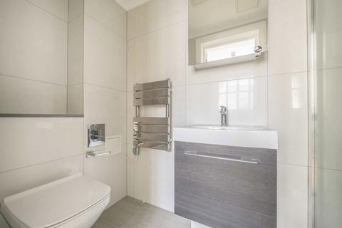 Studio to rent, High Street, London W3