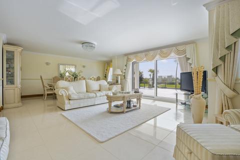 3 bedroom apartment for sale, Banks Road, Sandbanks, Poole, Dorset, BH13