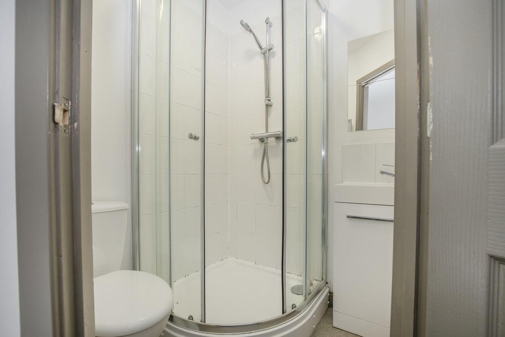 Bed 1 en-suite