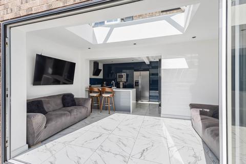 39 Westways, Wrenthorpe, Wakefield, WF2 0TE