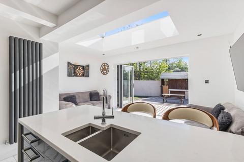 39 Westways, Wrenthorpe, Wakefield, WF2 0TE