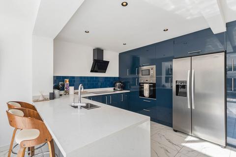 39 Westways, Wrenthorpe, Wakefield, WF2 0TE