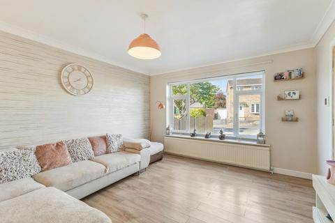 39 Westways, Wrenthorpe, Wakefield, WF2 0TE