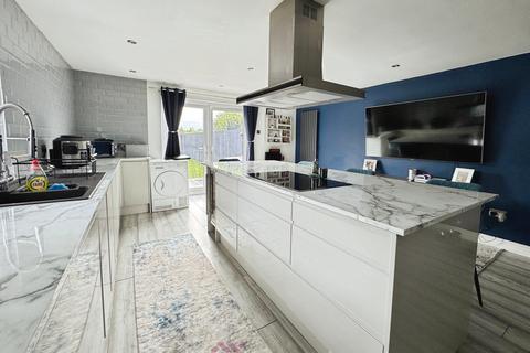 22 Oakmoor Road, Moorends, Doncaster, DN8 4ND