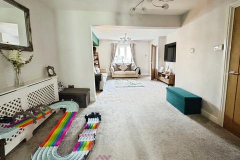 22 Oakmoor Road, Moorends, Doncaster, DN8 4ND