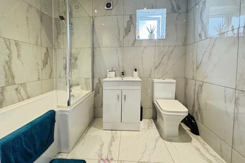 22 Oakmoor Road, Moorends, Doncaster, DN8 4ND