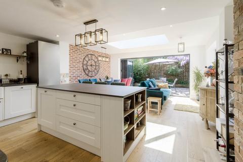 4 Bletchley Road, Shenley Brook End, Milton Keynes, MK5 7AD