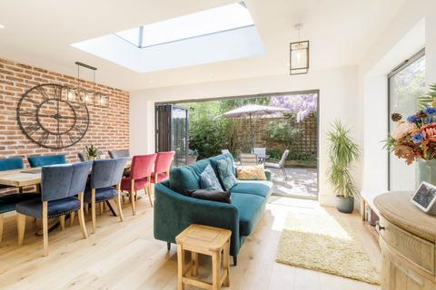 4 Bletchley Road, Shenley Brook End, Milton Keynes, MK5 7AD