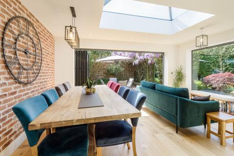 4 Bletchley Road, Shenley Brook End, Milton Keynes, MK5 7AD