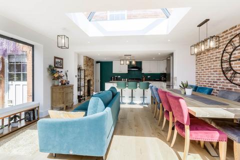 4 Bletchley Road, Shenley Brook End, Milton Keynes, MK5 7AD