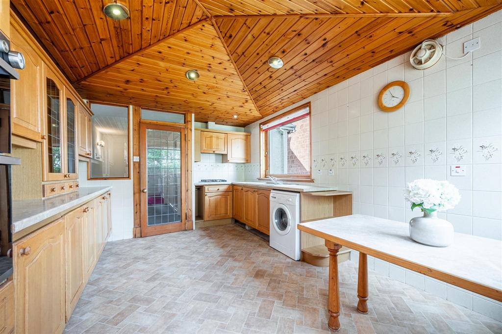Kitchen (3).jpg
