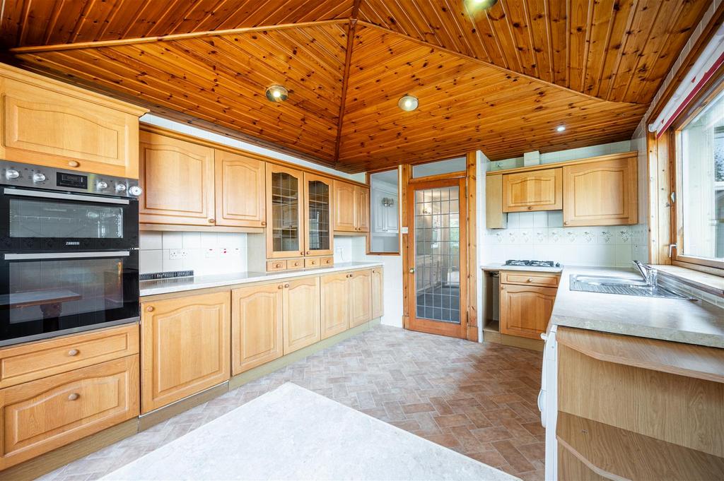 Kitchen (1).jpg