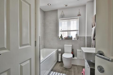 27 Farrier Close, Kingswood, Hull, HU7 3DW