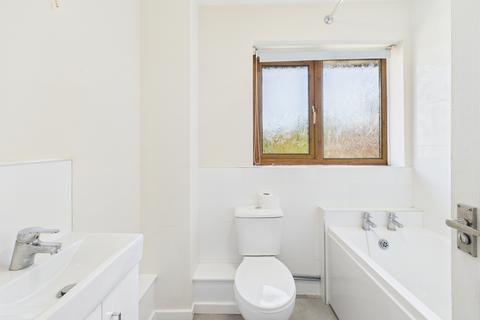 62 Grainger Close, Basingstoke, RG22 4EA