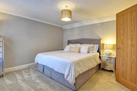 100 Colonel Stephens Way, Tenterden, TN30 6EZ