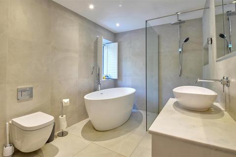 100 Colonel Stephens Way, Tenterden, TN30 6EZ
