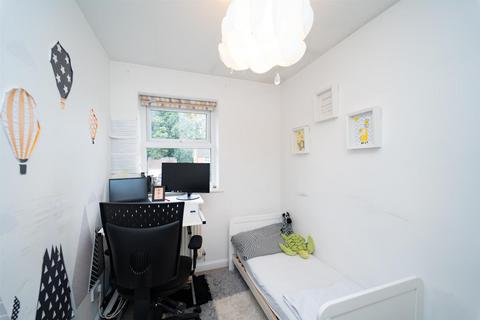45 Caistor Close, Manchester, M16 8NW