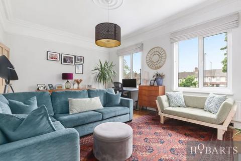 2 bedroom maisonette for sale, Trinity Road, Bowes Park, London, N22