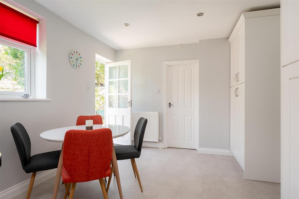 Open plan kitchen / diner