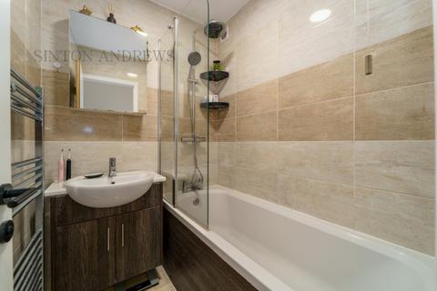 70 Langham Gardens, London, W13 8PZ