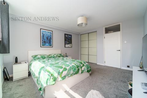 70 Langham Gardens, London, W13 8PZ