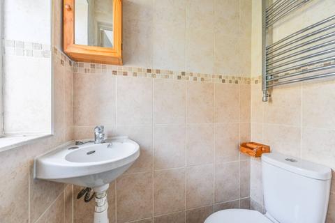 4 bedroom flat for sale, St Johns Hill, Clapham Junction, London, SW11