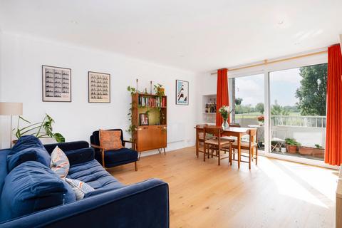 2 bedroom flat for sale, Lecky House, Oman Avenue, London, NW2