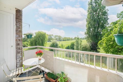 2 bedroom flat for sale, Lecky House, Oman Avenue, London, NW2