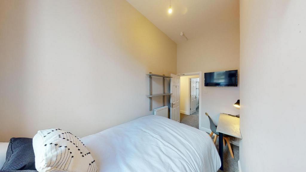 A spacious and well-lit double bedroom featurin...
